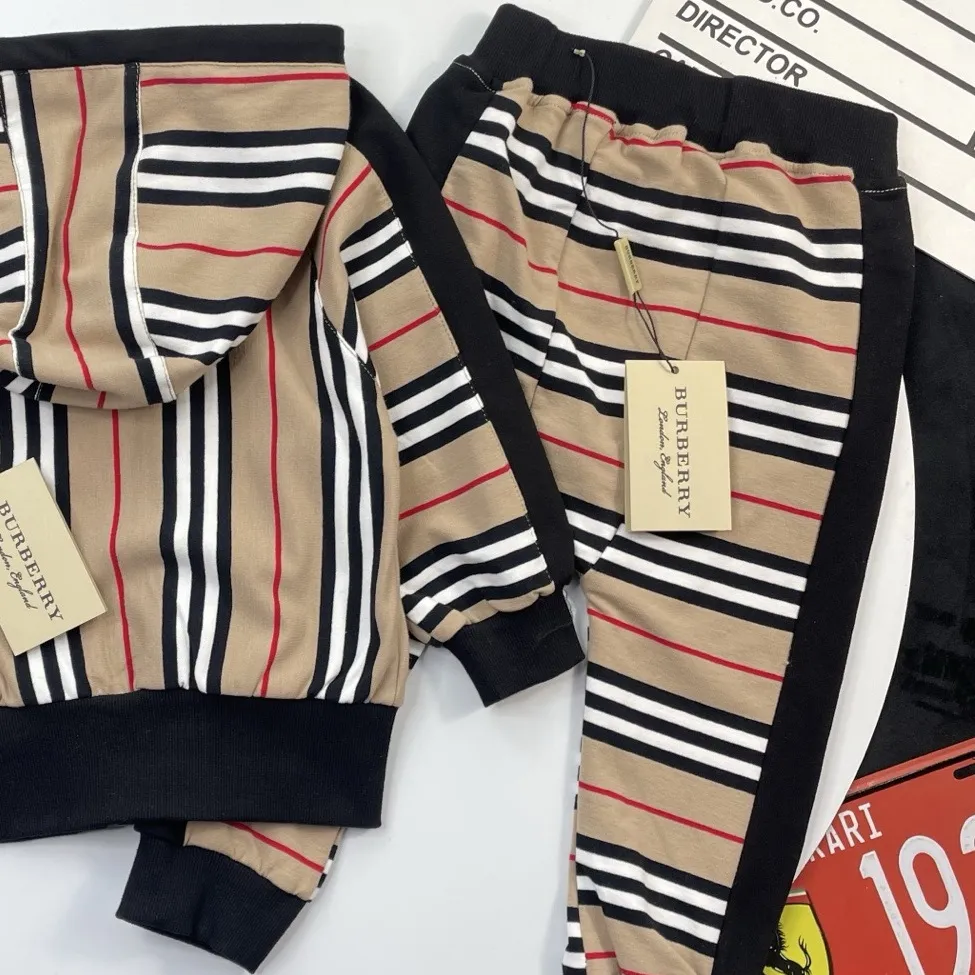 【110-150cm】一枚で決まる トレンド×ベーシック 品質いい 合わせやすい アウター 長袖 Tシャツ パンツ