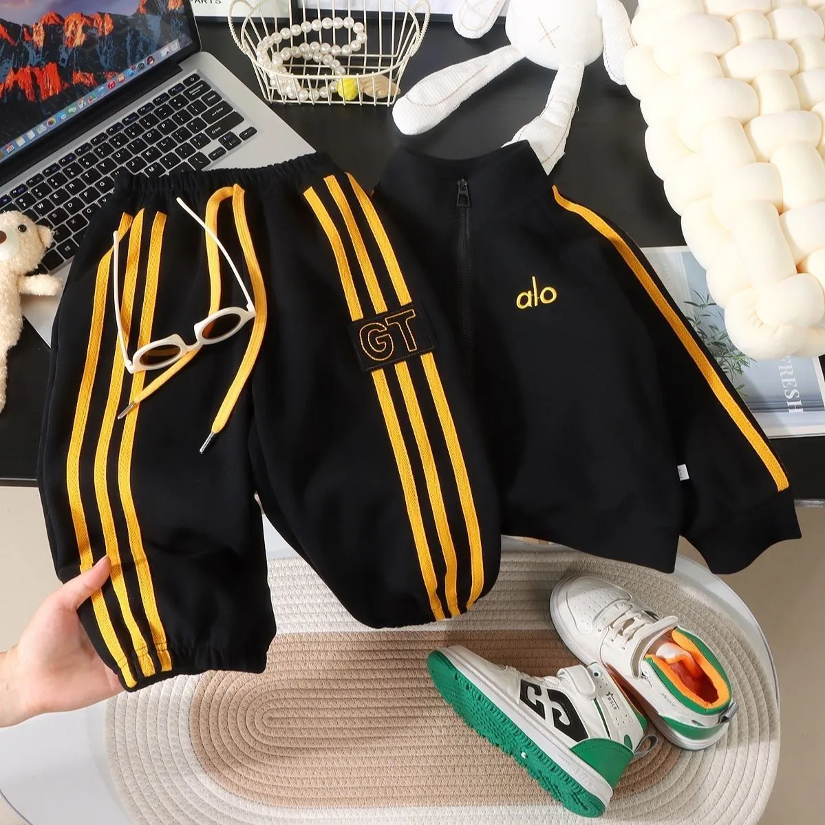 【100-180cm】今季大注目 ナチュラルで可愛い カジュアル 多色展開 合わせやすい ジップパーカー＋パンツ セットアップ