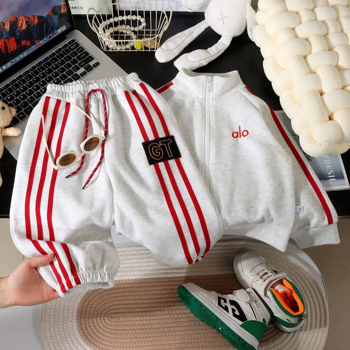 【100-180cm】今季大注目 ナチュラルで可愛い カジュアル 多色展開 合わせやすい ジップパーカー＋パンツ セットアップ