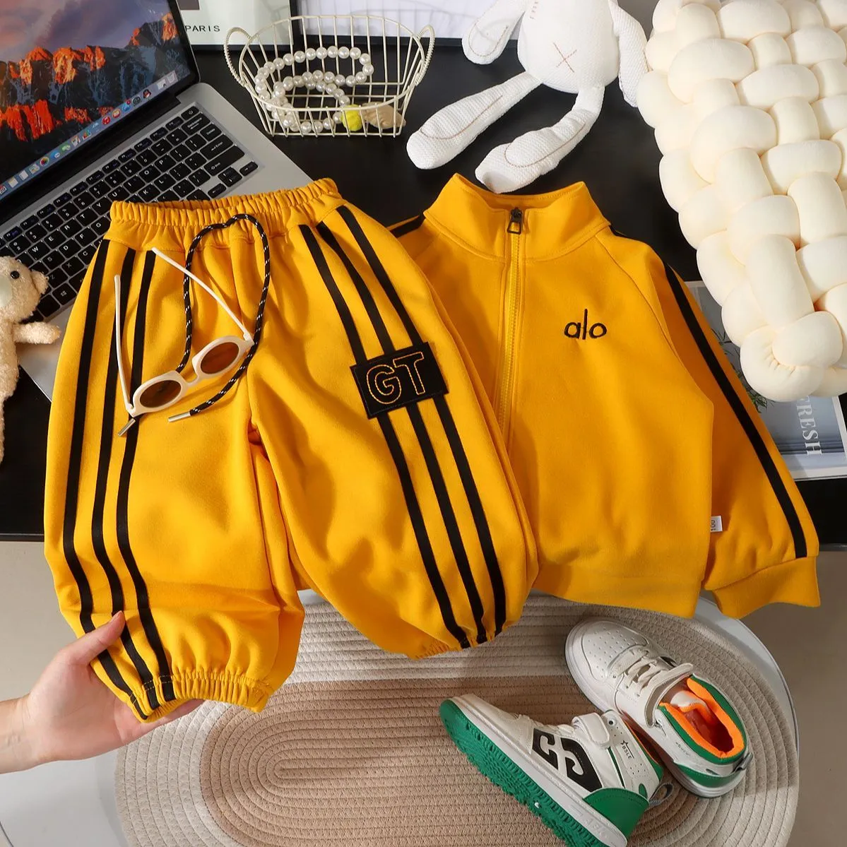 【100-180cm】今季大注目 ナチュラルで可愛い カジュアル 多色展開 合わせやすい ジップパーカー＋パンツ セットアップ