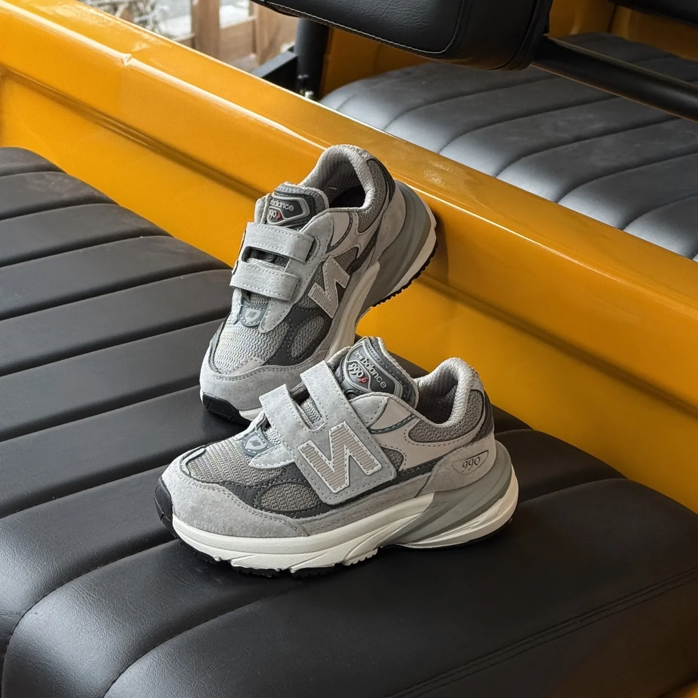 【26-37】モード感がある 目を引くデザイン 人気の定番 三色選べる 履きやすい スニーカー