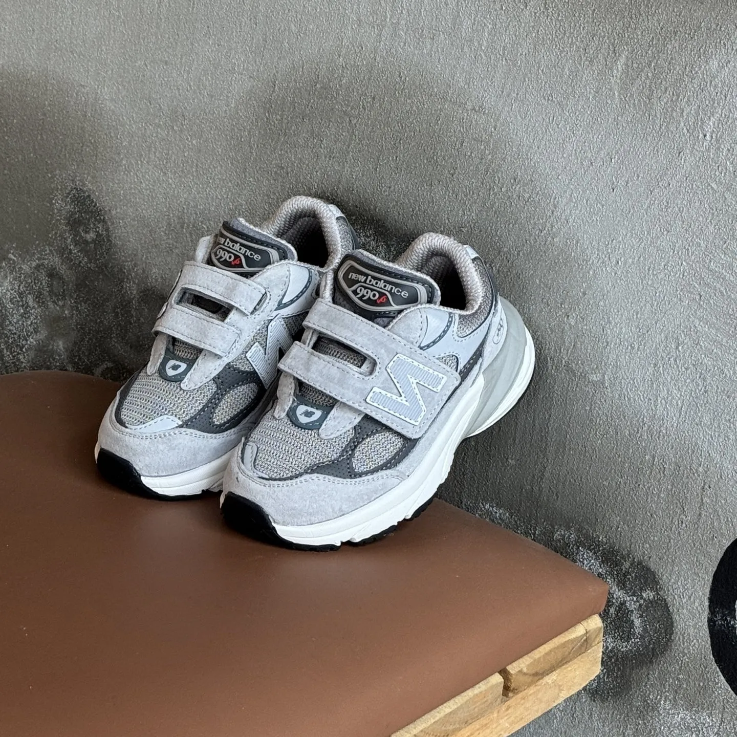 【26-37】モード感がある 目を引くデザイン 人気の定番 三色選べる 履きやすい スニーカー