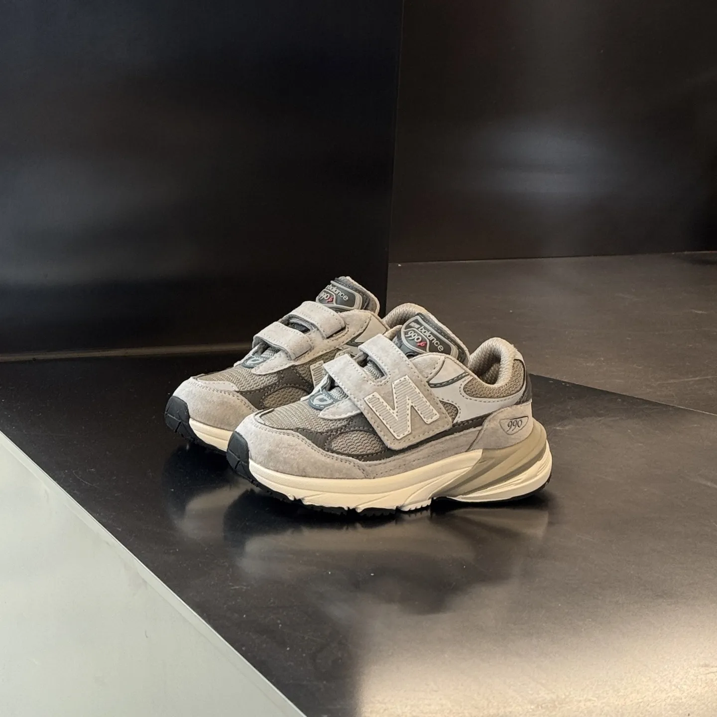 【26-37】モード感がある 目を引くデザイン 人気の定番 三色選べる 履きやすい スニーカー