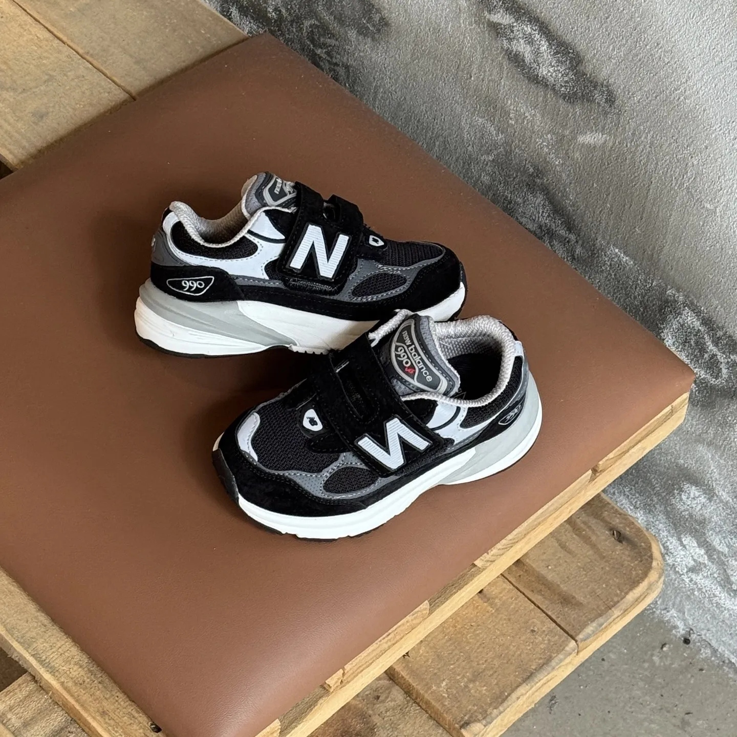 【26-37】モード感がある 目を引くデザイン 人気の定番 三色選べる 履きやすい スニーカー