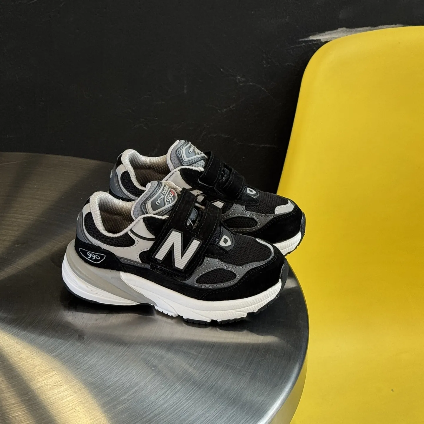 【26-37】モード感がある 目を引くデザイン 人気の定番 三色選べる 履きやすい スニーカー