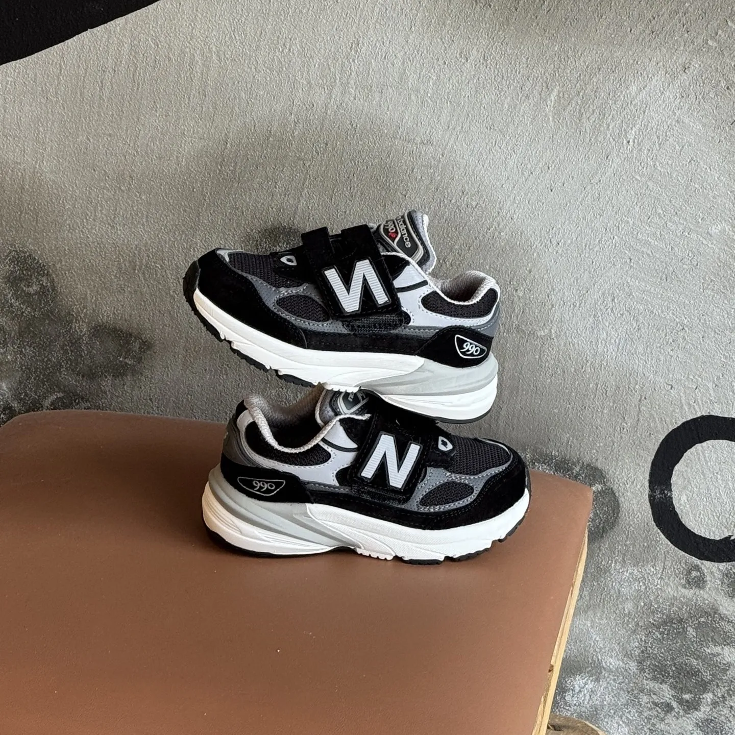 【26-37】モード感がある 目を引くデザイン 人気の定番 三色選べる 履きやすい スニーカー