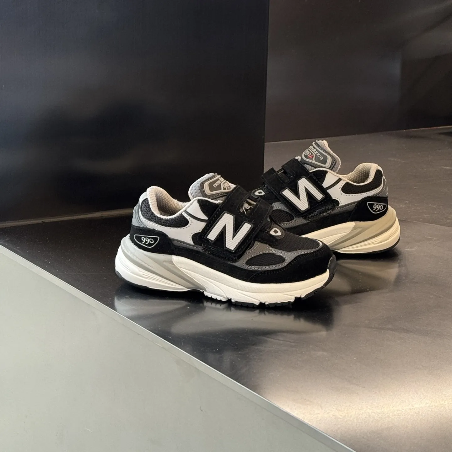 【26-37】モード感がある 目を引くデザイン 人気の定番 三色選べる 履きやすい スニーカー