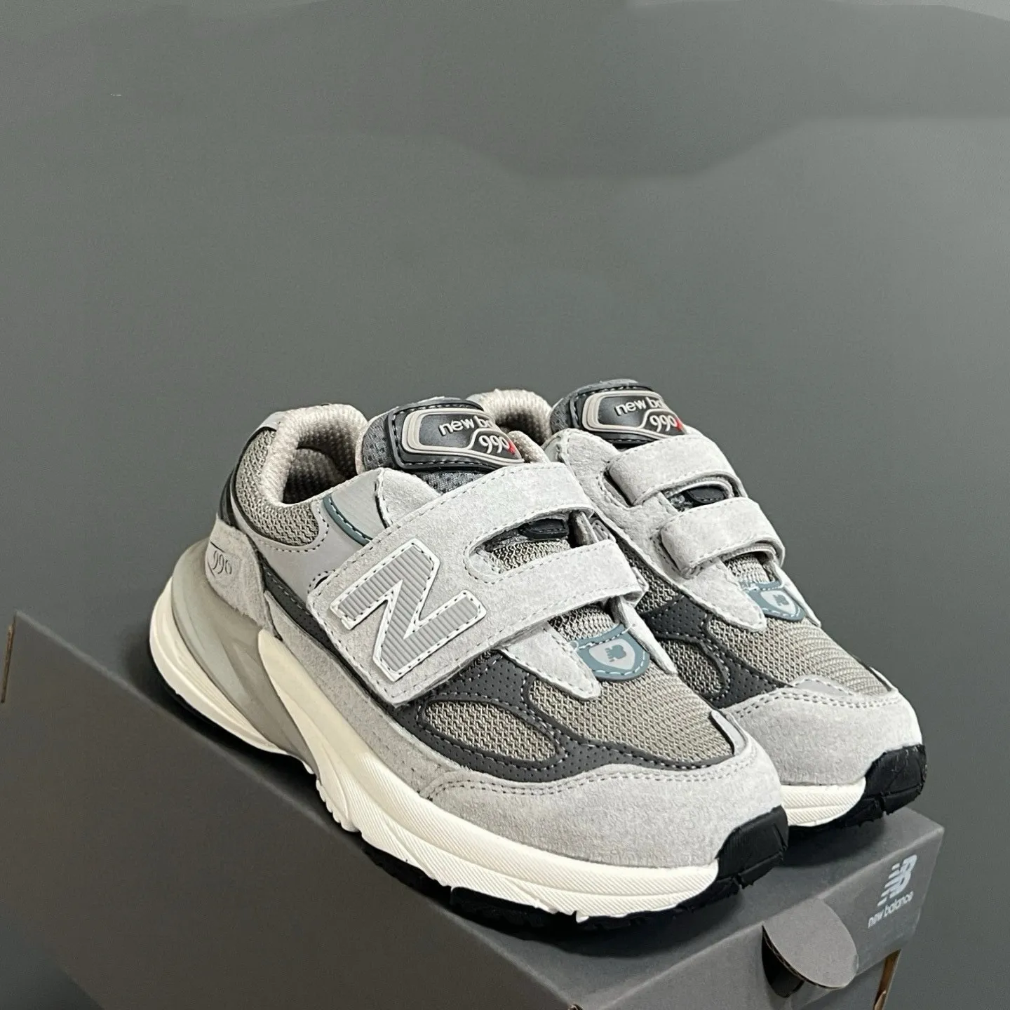 【26-37】モード感がある 目を引くデザイン 人気の定番 三色選べる 履きやすい スニーカー