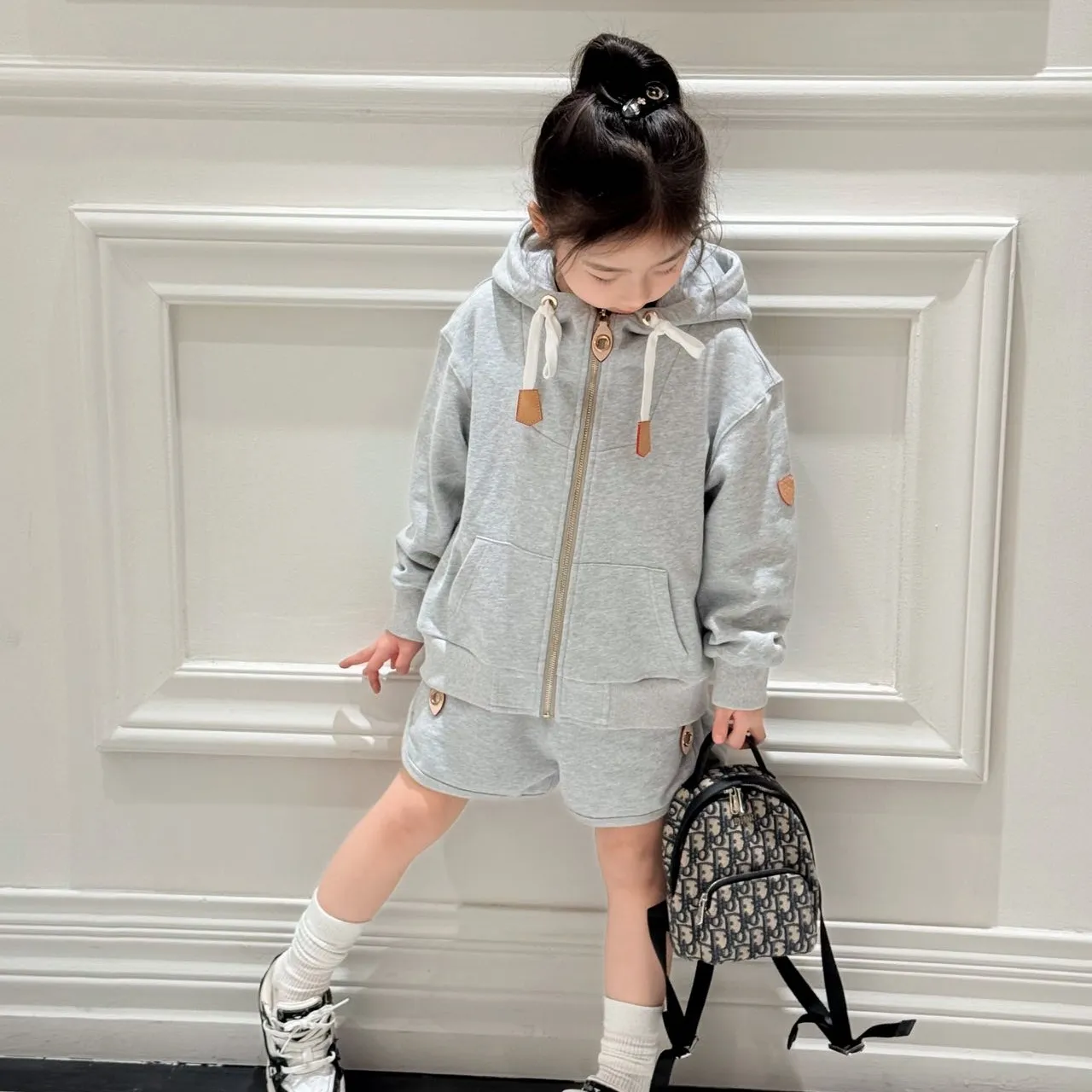 【100-160cm】モード感のある 高級感のある 上質カジュアル 合わせやすい 女の子 アウター 長袖 Tシャツ ショートパンツ