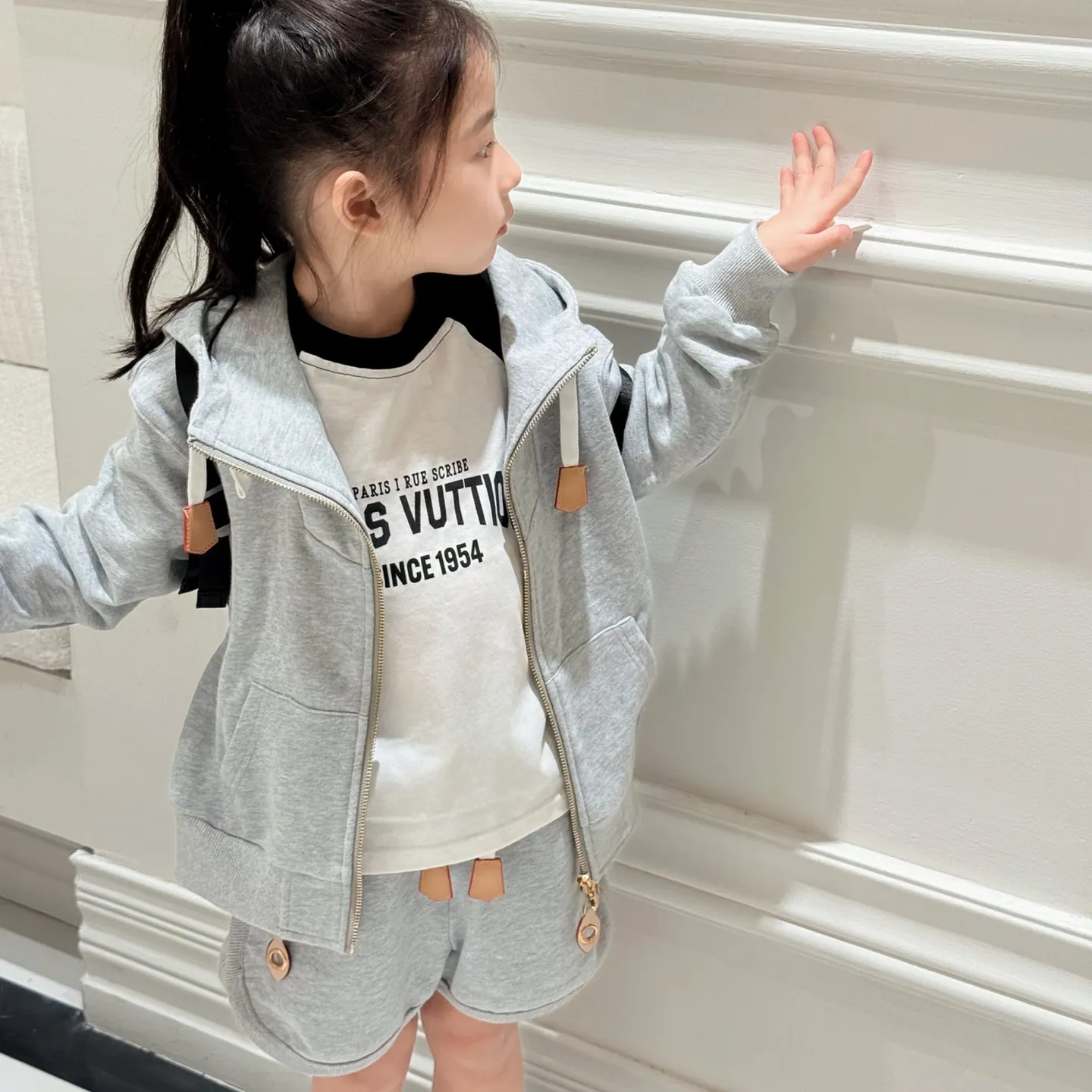 【100-160cm】モード感のある 高級感のある 上質カジュアル 合わせやすい 女の子 アウター 長袖 Tシャツ ショートパンツ