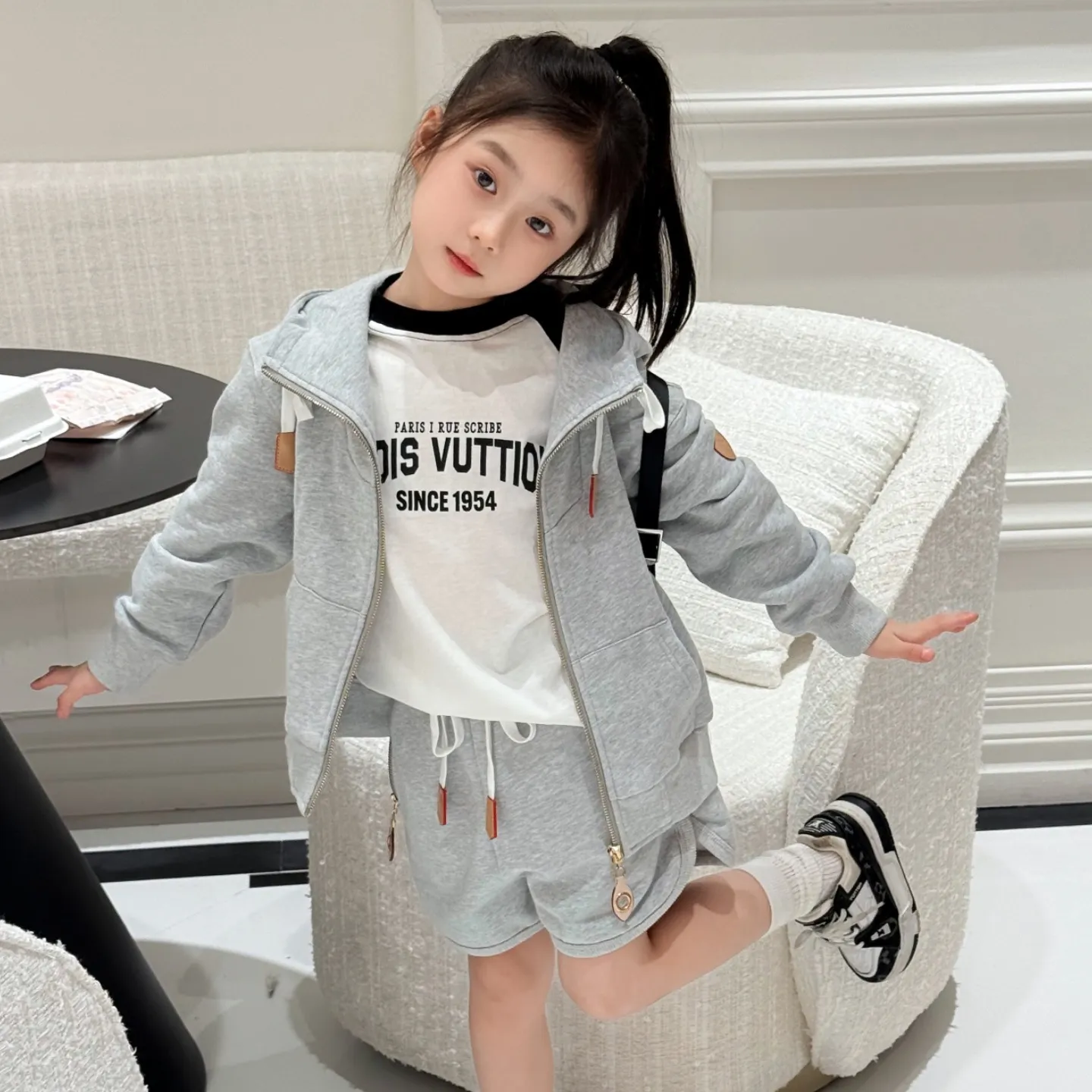 【100-160cm】モード感のある 高級感のある 上質カジュアル 合わせやすい 女の子 アウター 長袖 Tシャツ ショートパンツ