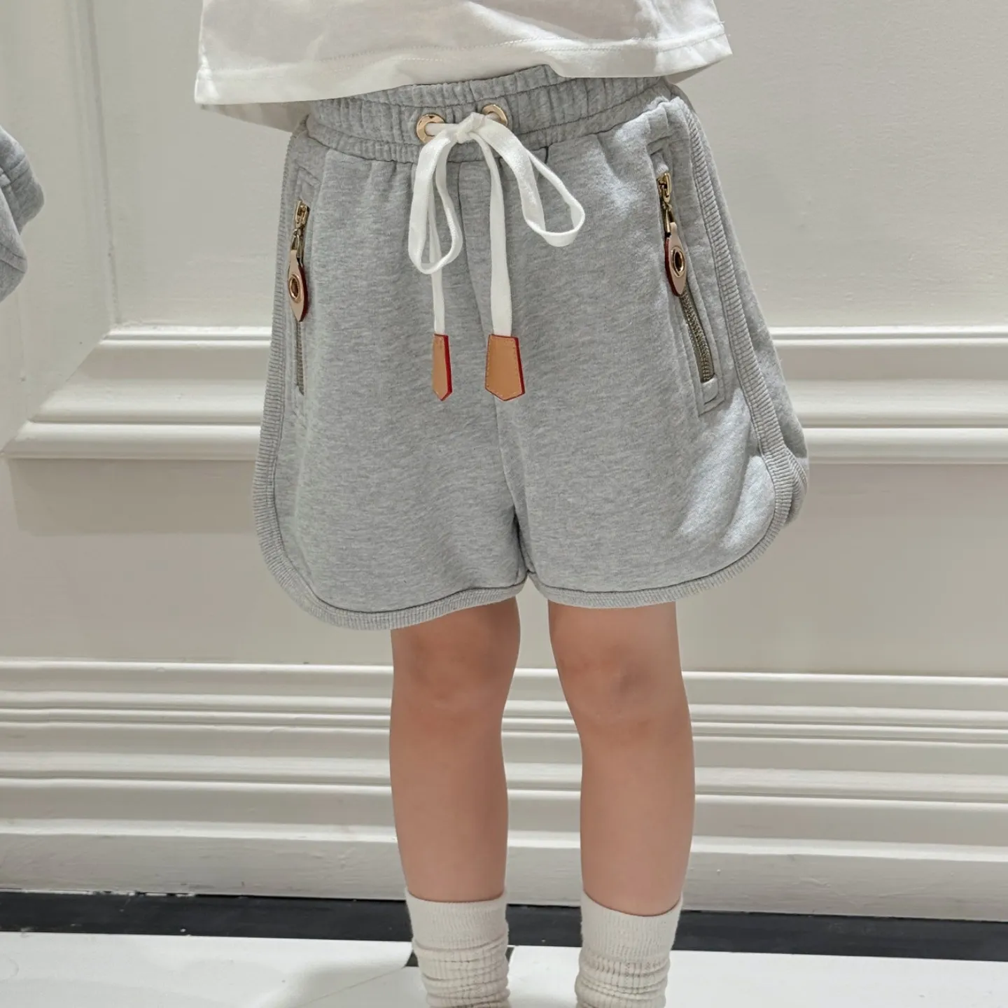 【100-160cm】モード感のある 高級感のある 上質カジュアル 合わせやすい 女の子 アウター 長袖 Tシャツ ショートパンツ