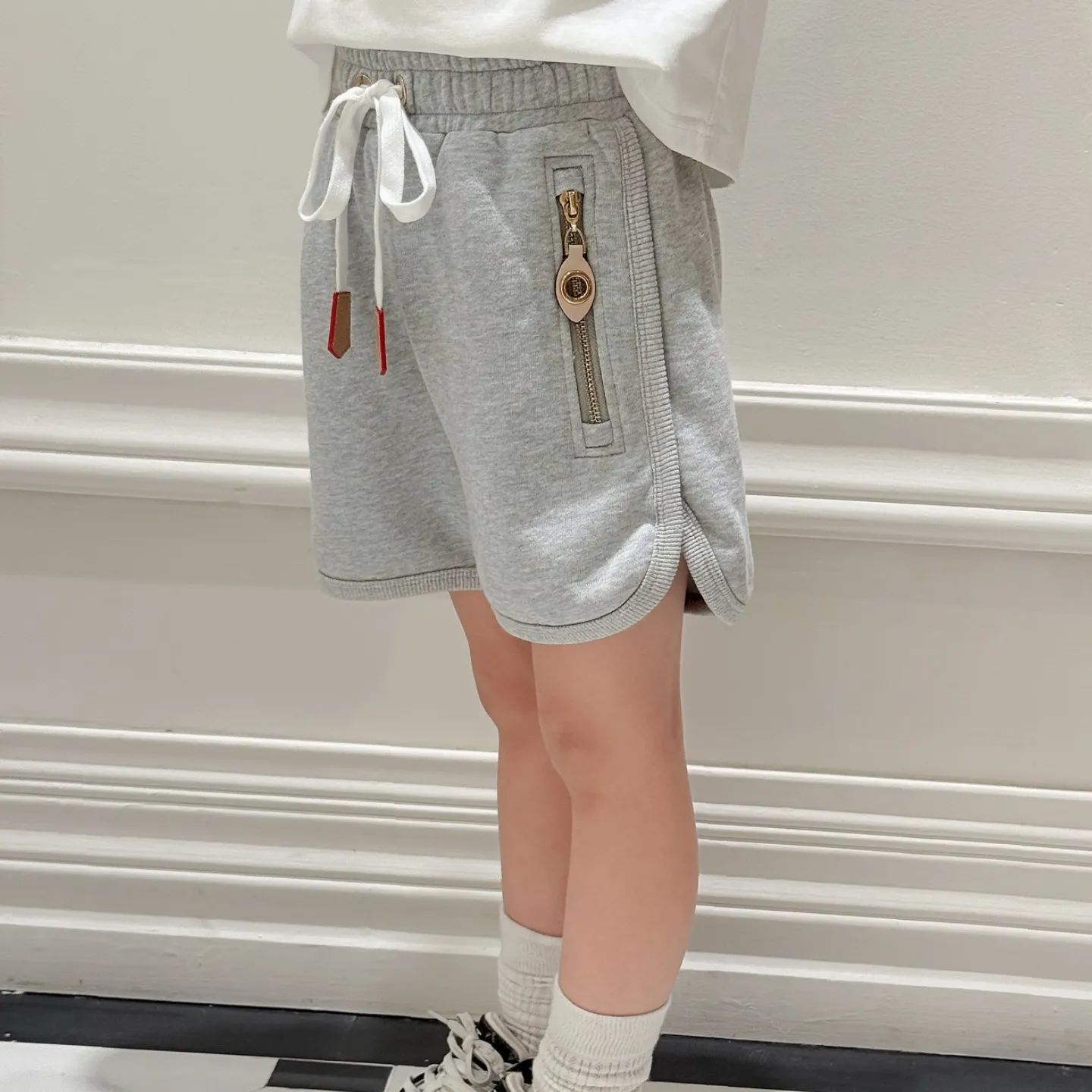 【100-160cm】モード感のある 高級感のある 上質カジュアル 合わせやすい 女の子 アウター 長袖 Tシャツ ショートパンツ