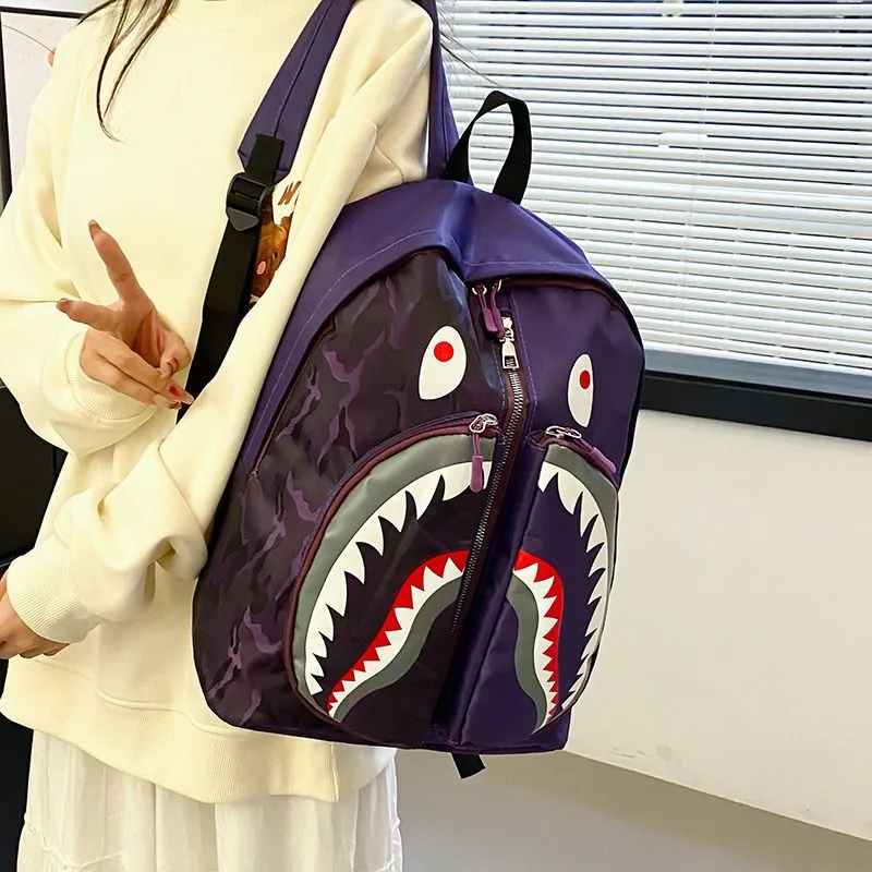 存在感抜群 目を引くデザイン 大容量 オシャレ度高め 多色選べる バックバッグ