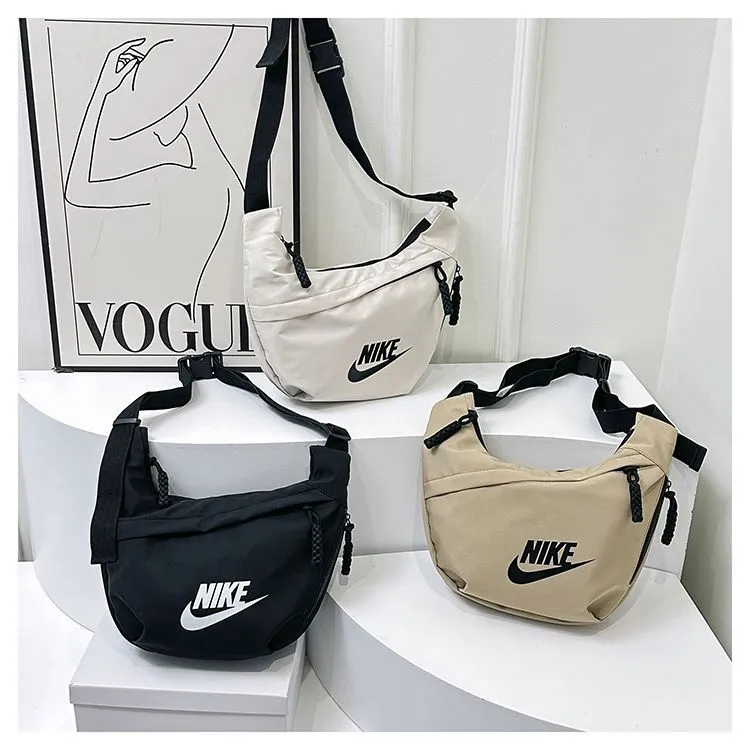 街歩きになじむ シンプルデザイン 軽くて持ちやすい 収納できる 実用 バッグ