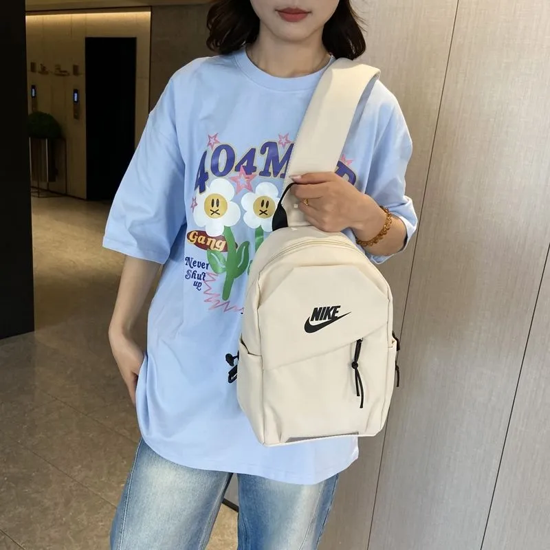 日常コーデに映える 外出時に安心感ある すっきり印象 多色選べる 実用 バッグ