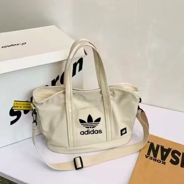 大人可愛いムード やわらか雰囲気 整理しやすい 軽量仕様 バッグ