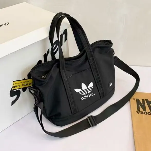 大人可愛いムード やわらか雰囲気 整理しやすい 軽量仕様 バッグ