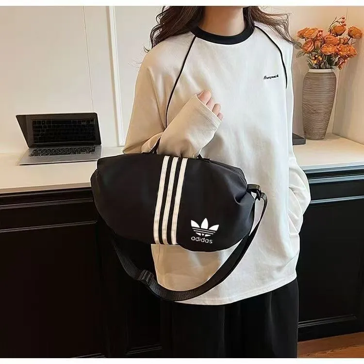 上品な佇まいプラスする 日常使いにちょうどいい 整理しやすい構造 バッグ