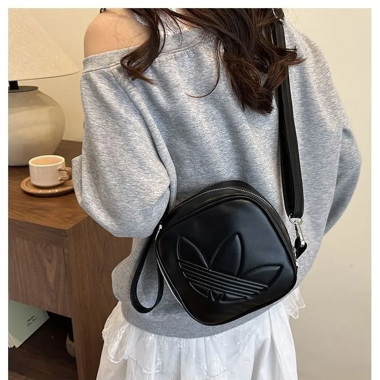 軽量化 トレンド感満点 持ち運び簡単 目を引くデザイン バッグ