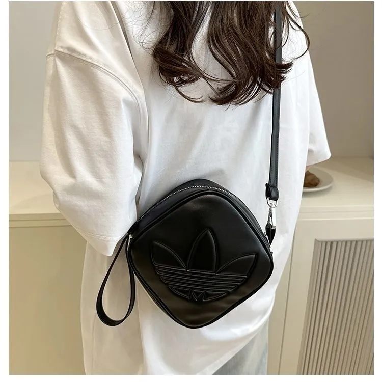 軽量化 トレンド感満点 持ち運び簡単 目を引くデザイン バッグ