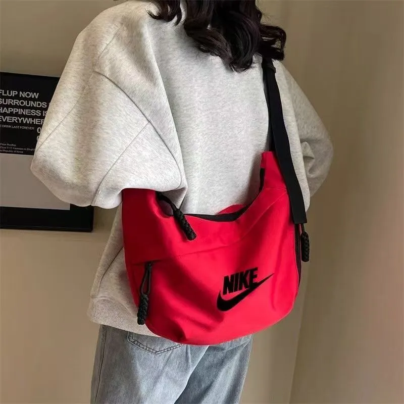 話題沸騰中 大容量 目を奪われる オシャレ度UP 多色選べる バッグ