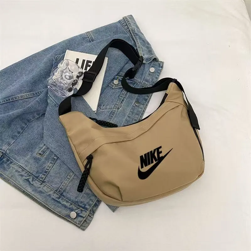 話題沸騰中 大容量 目を奪われる オシャレ度UP 多色選べる バッグ