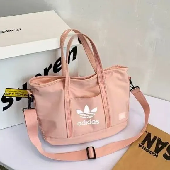 大人可愛いムード やわらか雰囲気 整理しやすい 軽量仕様 バッグ