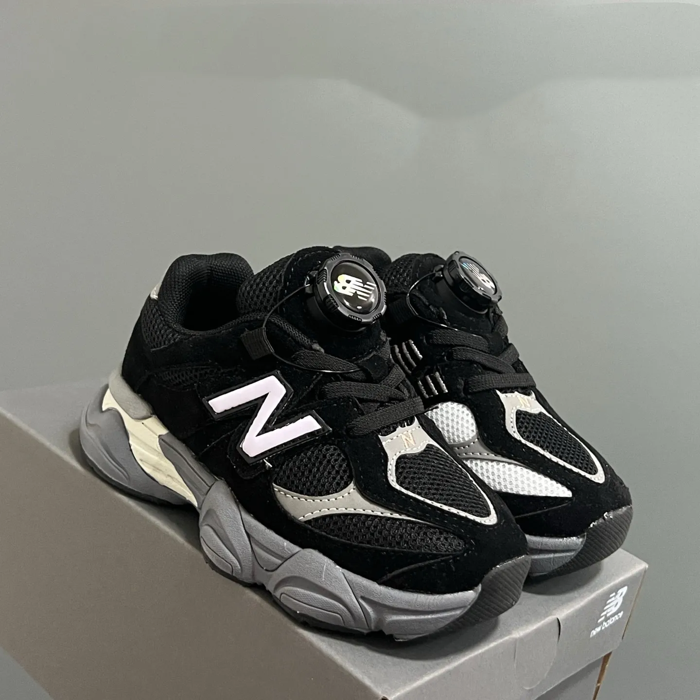 【24-37】クッション性抜群 履き心地抜群 安定感のあるソール 多色選べる ストレッチ素材 スニーカー