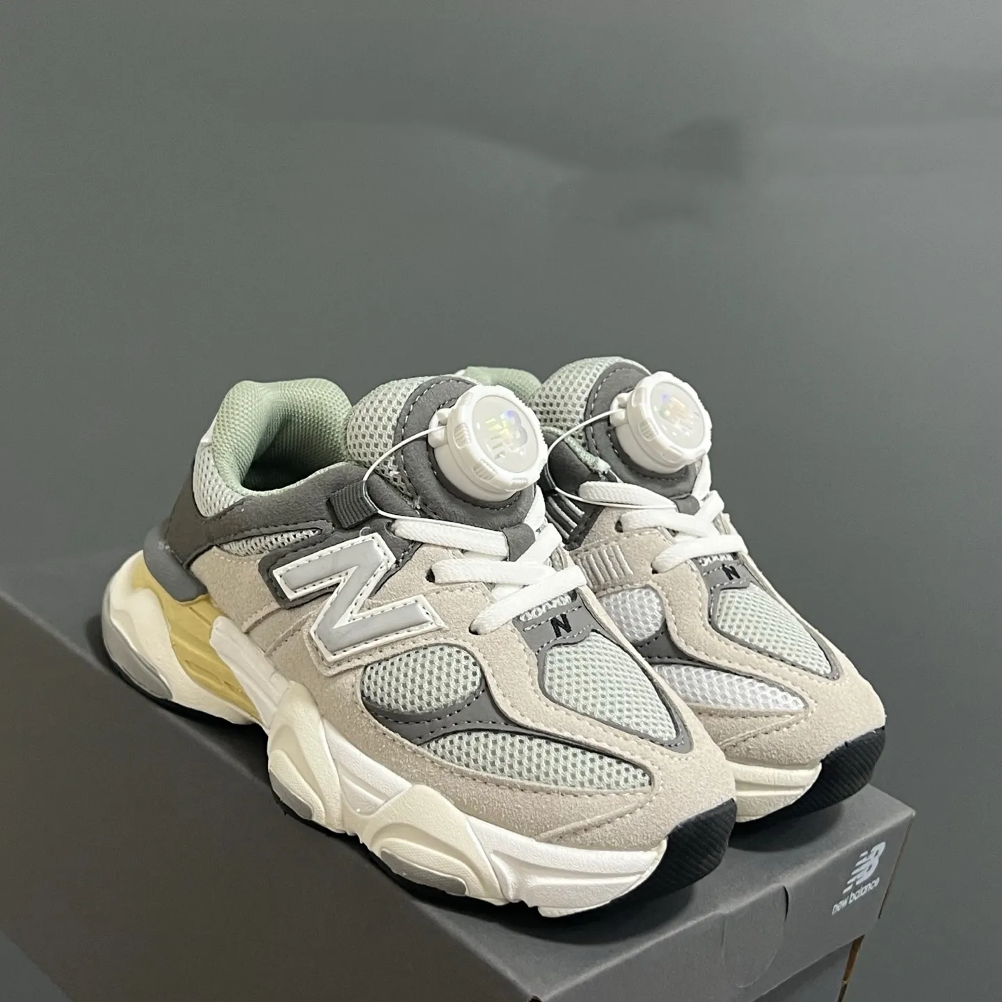 【24-37】クッション性抜群 履き心地抜群 安定感のあるソール 多色選べる ストレッチ素材 スニーカー