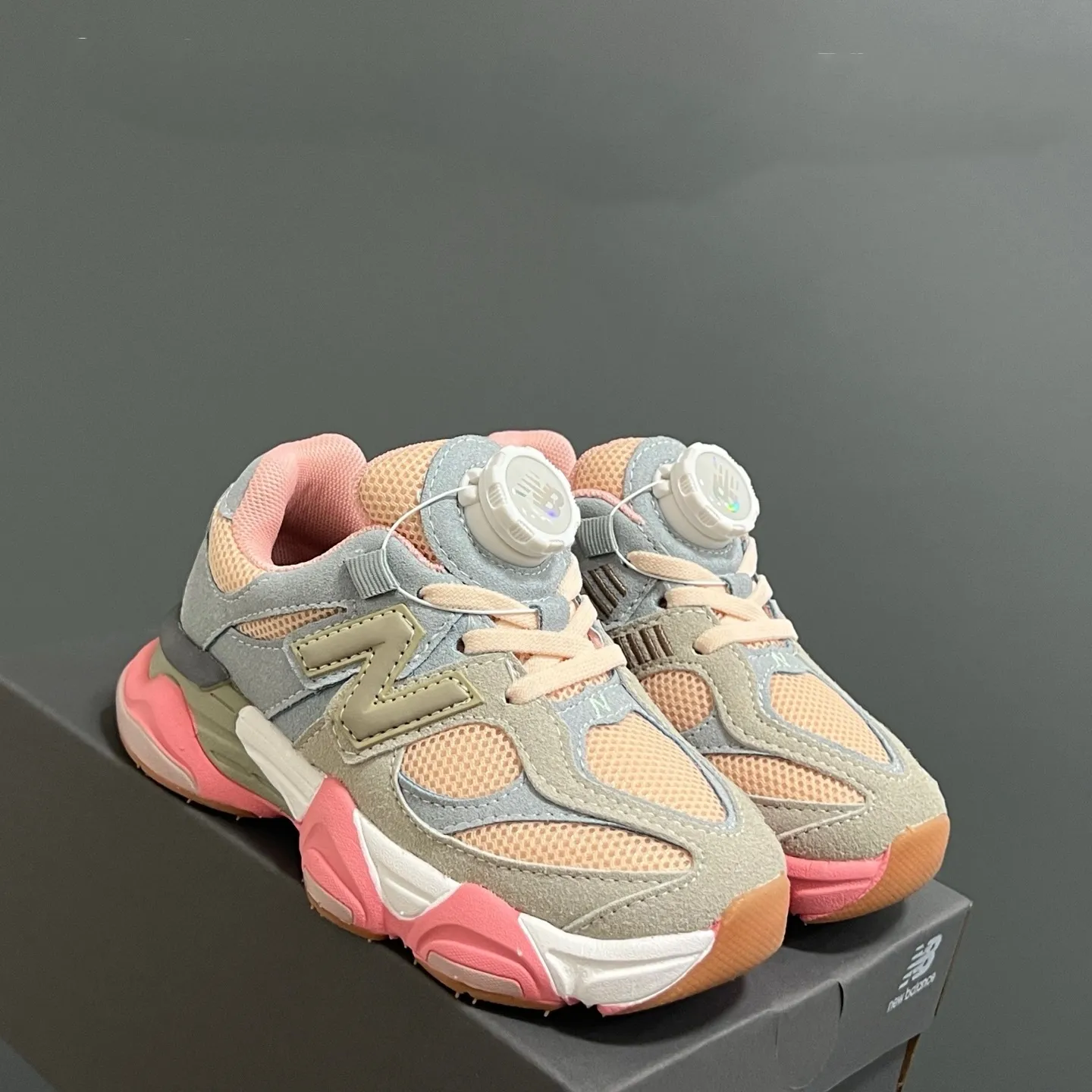 【24-37】クッション性抜群 履き心地抜群 安定感のあるソール 多色選べる ストレッチ素材 スニーカー