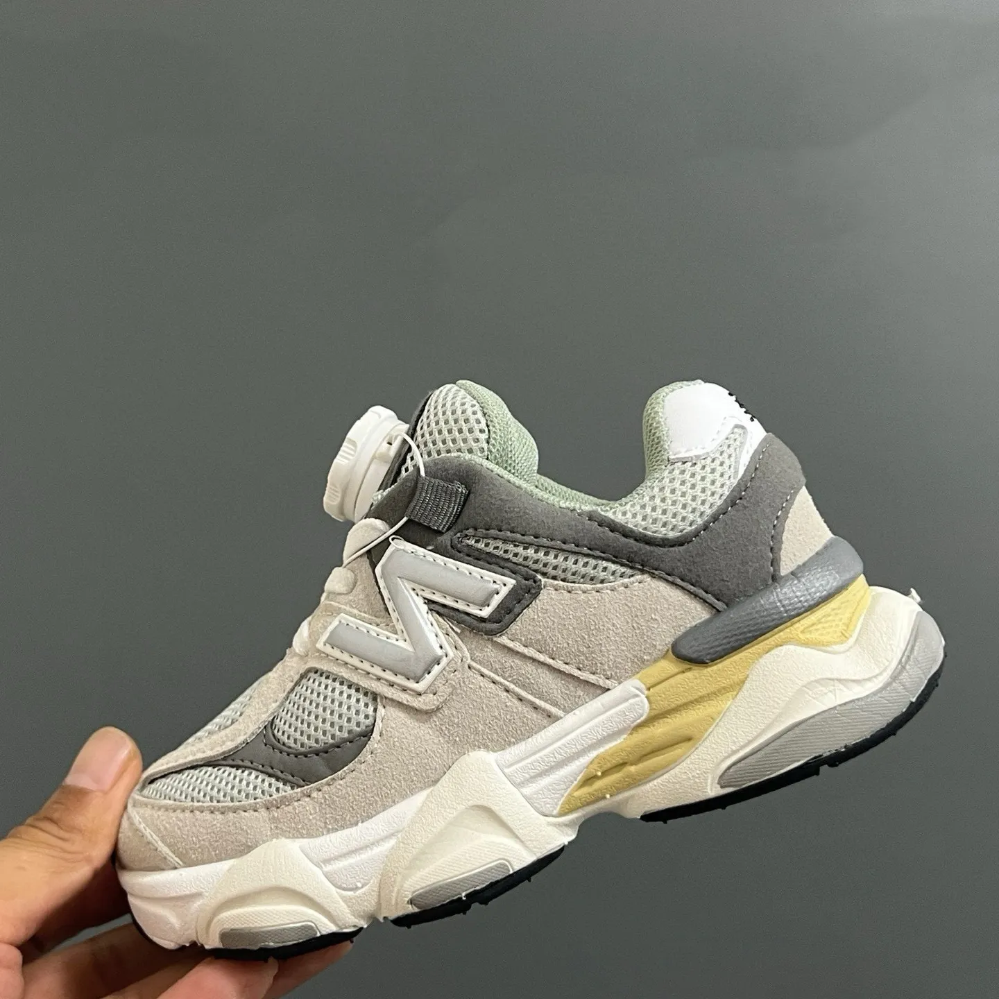 【24-37】クッション性抜群 履き心地抜群 安定感のあるソール 多色選べる ストレッチ素材 スニーカー