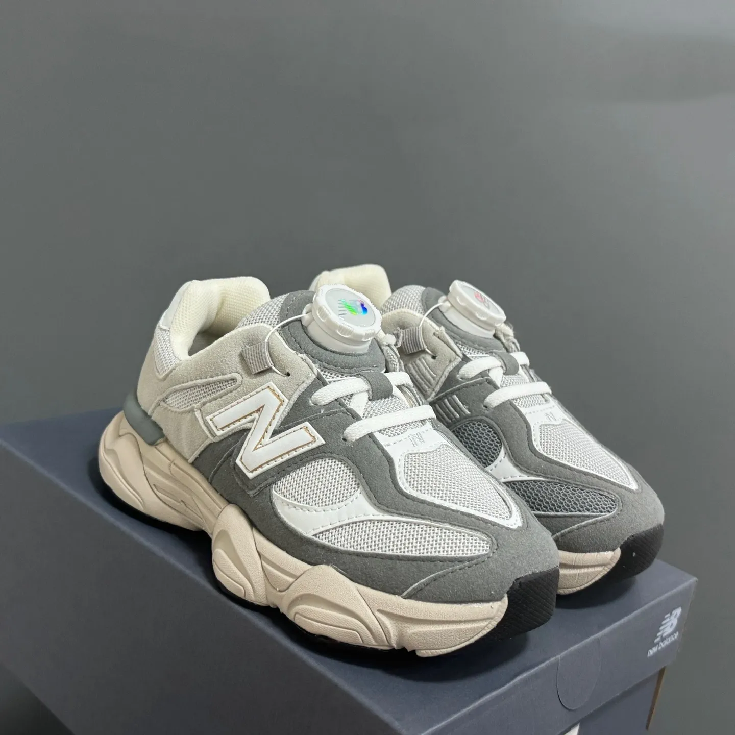 【24-37】クッション性抜群 履き心地抜群 安定感のあるソール 多色選べる ストレッチ素材 スニーカー