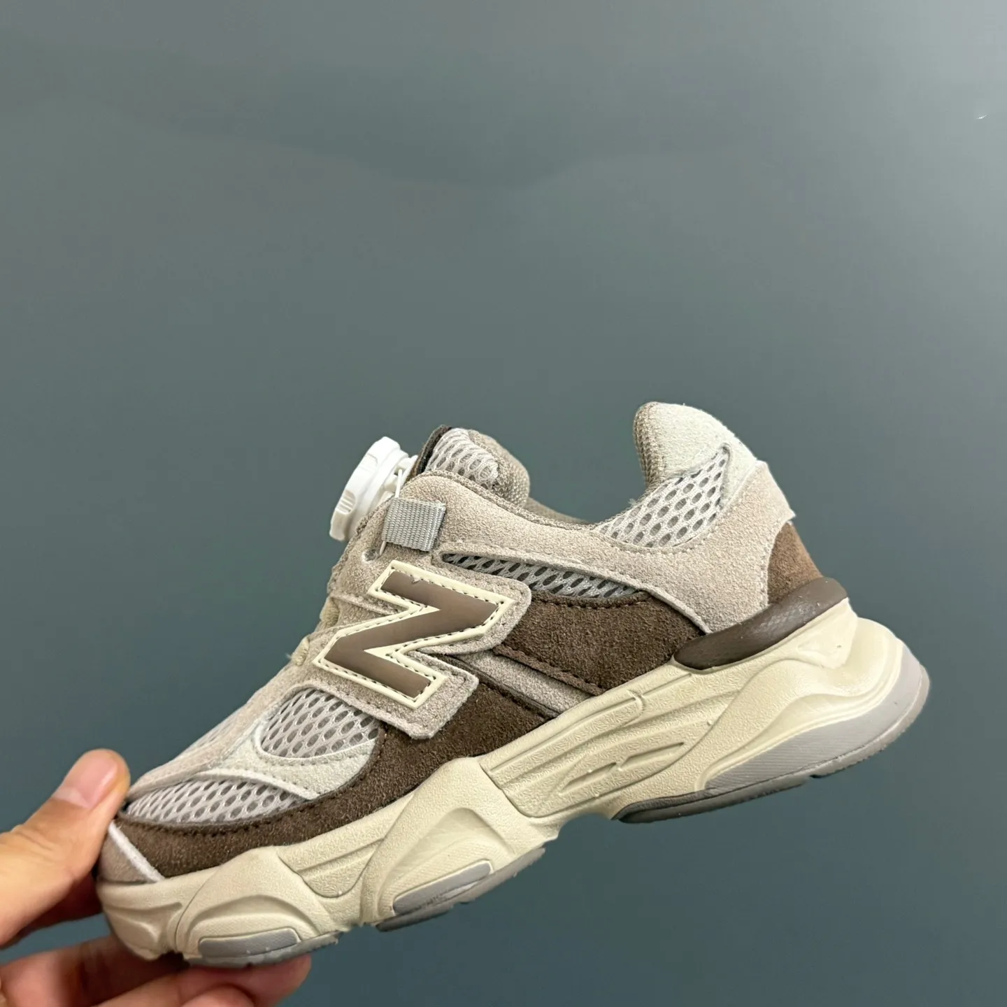 【24-37】クッション性抜群 履き心地抜群 安定感のあるソール 多色選べる ストレッチ素材 スニーカー