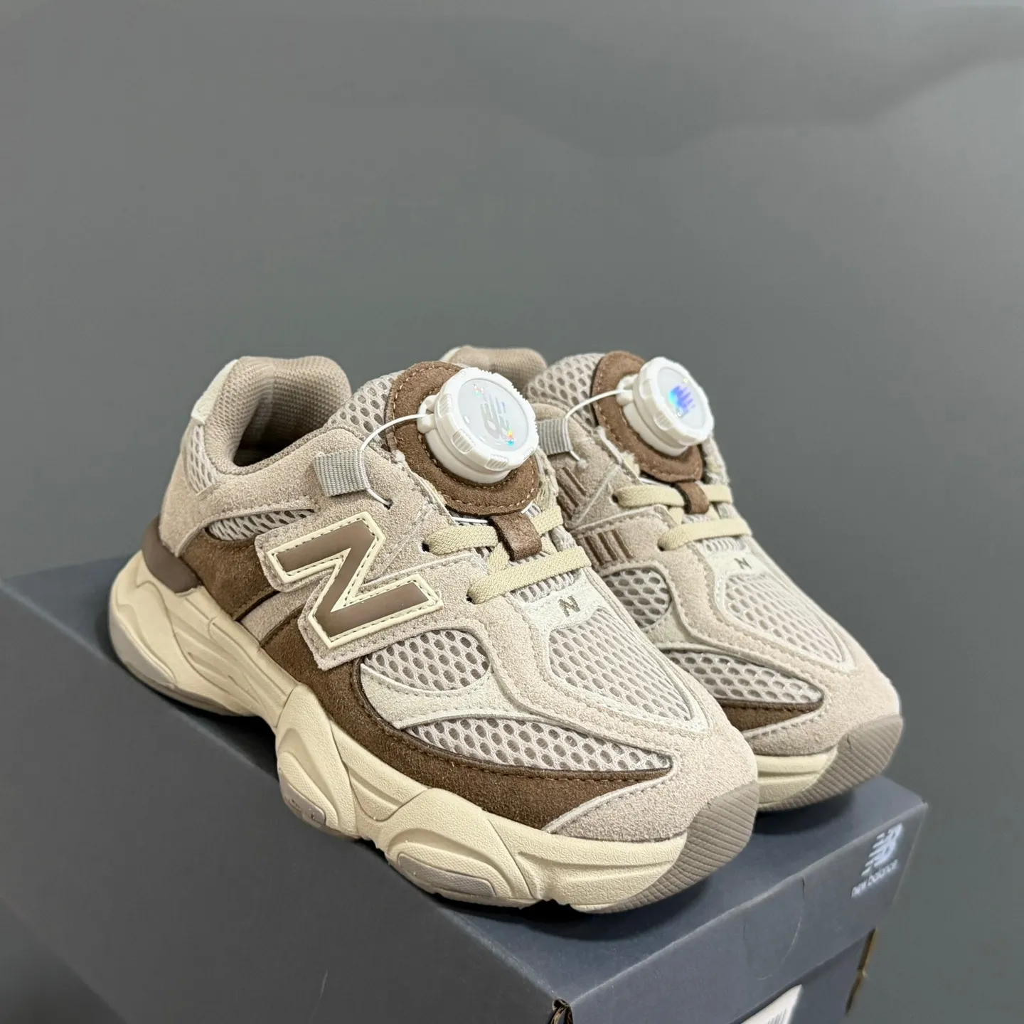 【24-37】クッション性抜群 履き心地抜群 安定感のあるソール 多色選べる ストレッチ素材 スニーカー