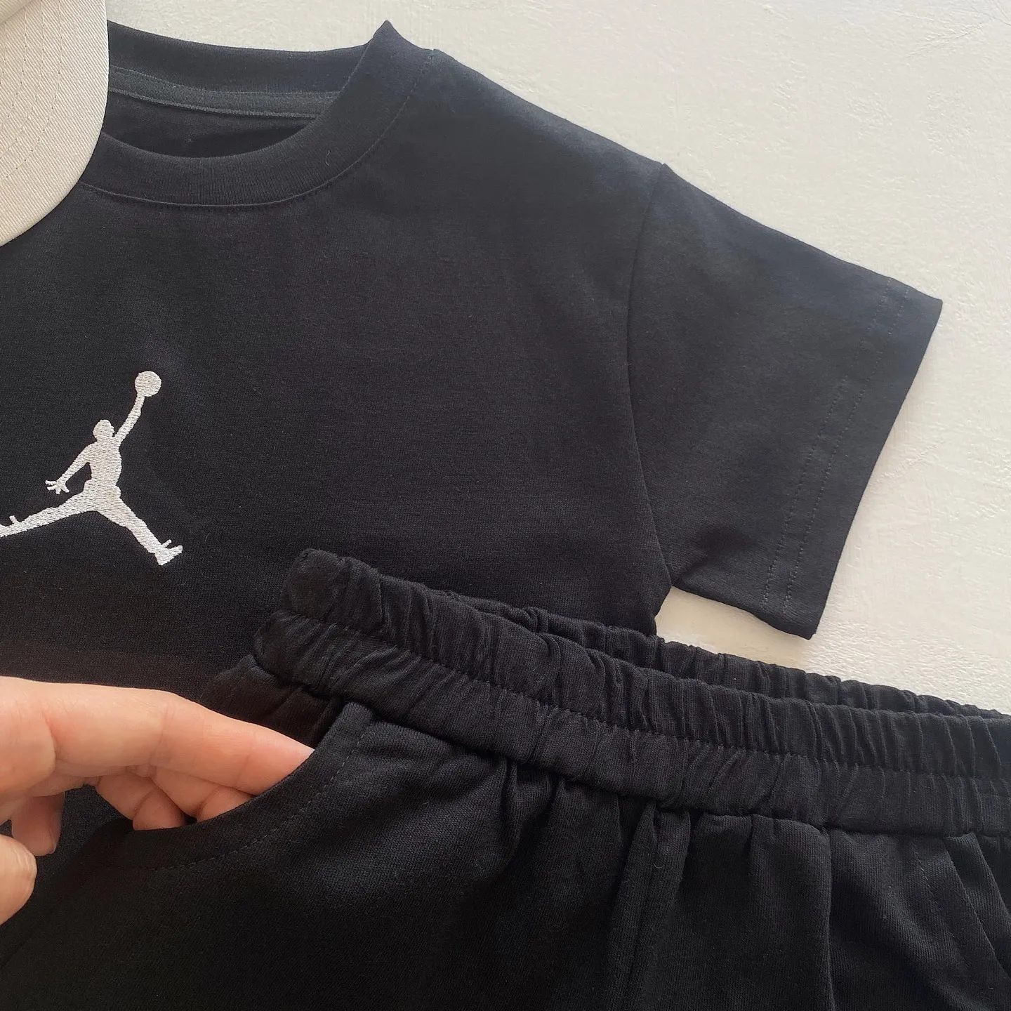 【80-130cm】二点セット 絶対欲しい カジュアル 刺繍 快適 半袖Ｔシャツ＋ショートパンツ セットアップ