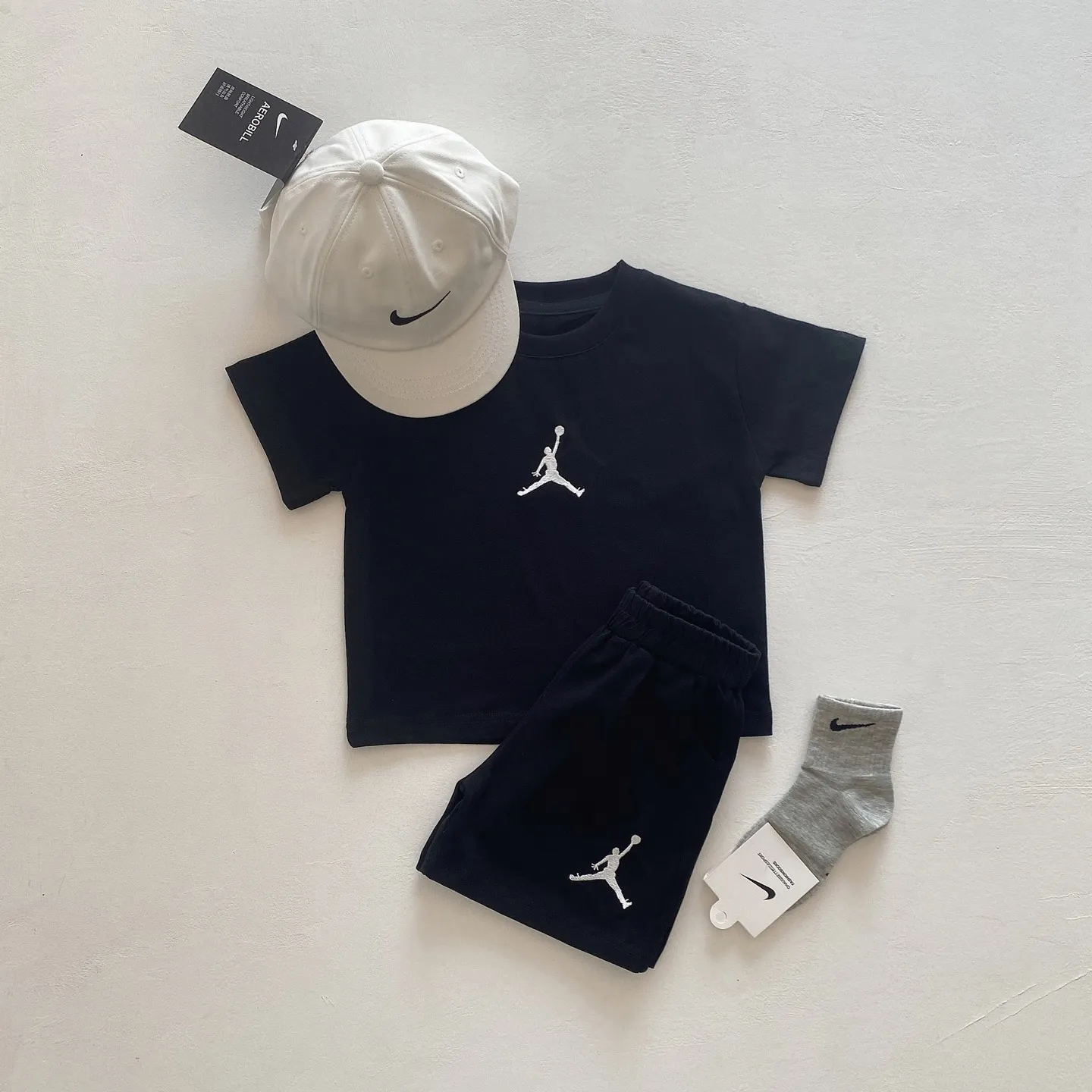 【80-130cm】二点セット 絶対欲しい カジュアル 刺繍 快適 半袖Ｔシャツ＋ショートパンツ セットアップ