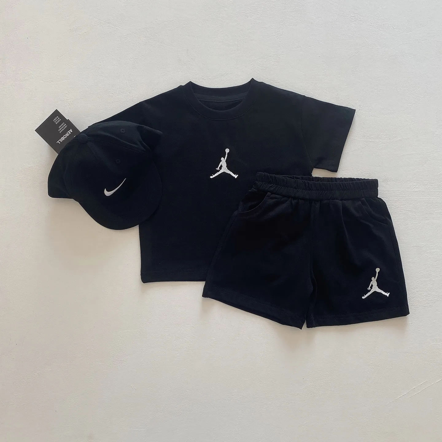 【80-130cm】二点セット 絶対欲しい カジュアル 刺繍 快適 半袖Ｔシャツ＋ショートパンツ セットアップ