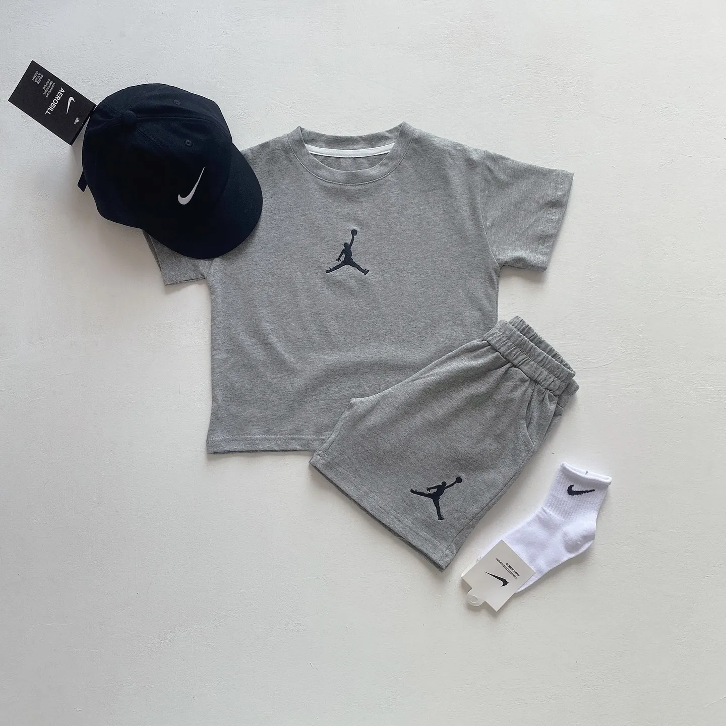 【80-130cm】二点セット 絶対欲しい カジュアル 刺繍 快適 半袖Ｔシャツ＋ショートパンツ セットアップ