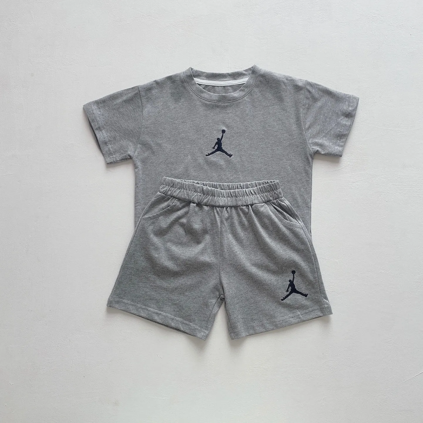 【80-130cm】二点セット 絶対欲しい カジュアル 刺繍 快適 半袖Ｔシャツ＋ショートパンツ セットアップ