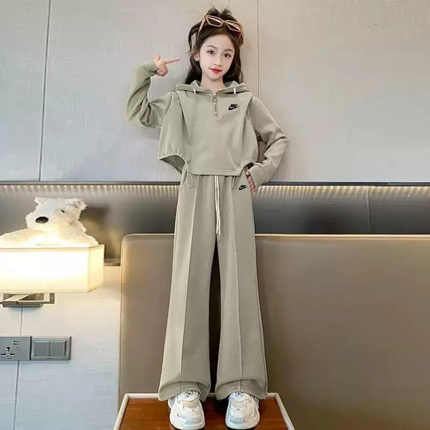 【110-170cm】これを逃す手はない 存在感たっぷり おしゃれ トレンド  女の子 パーカー+パンツ セットアップ