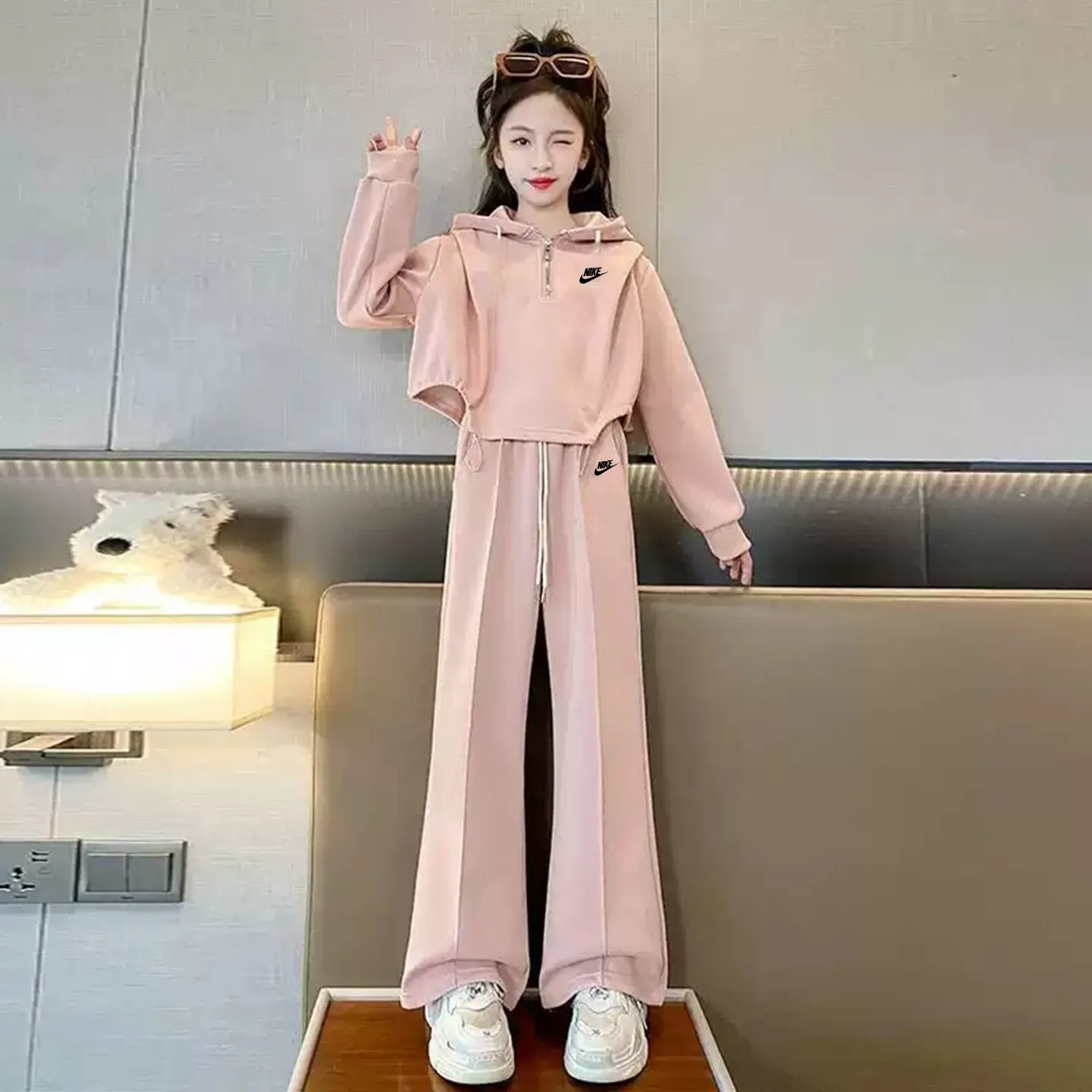 【110-170cm】これを逃す手はない 存在感たっぷり おしゃれ トレンド  女の子 パーカー+パンツ セットアップ