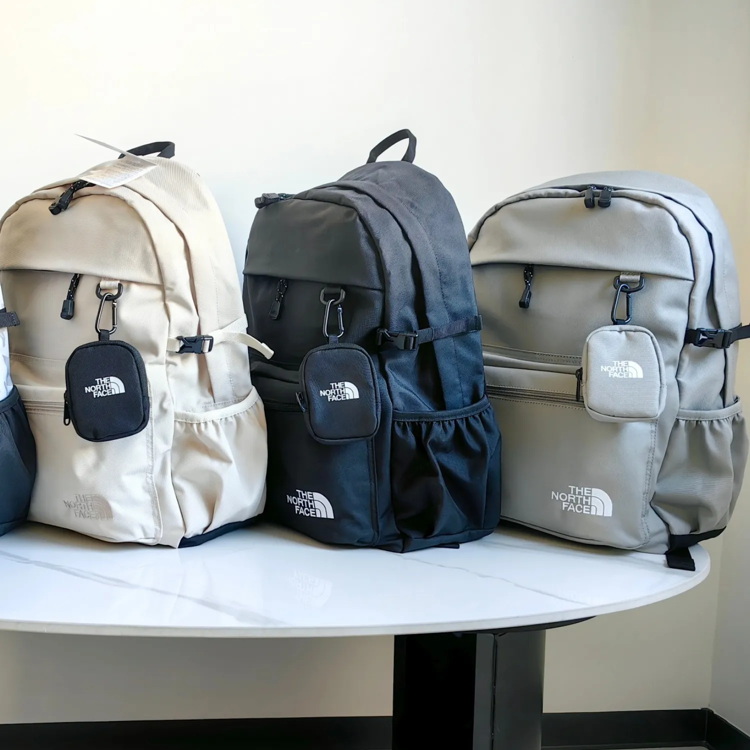 丈夫な素材 やさしい背負い心地 トレンド感満点 話題商品 多色選べる バックバッグ