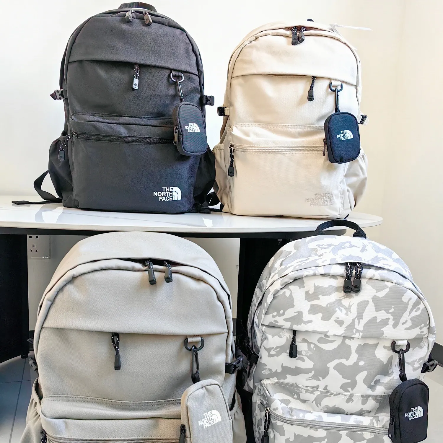 丈夫な素材 やさしい背負い心地 トレンド感満点 話題商品 多色選べる バックバッグ