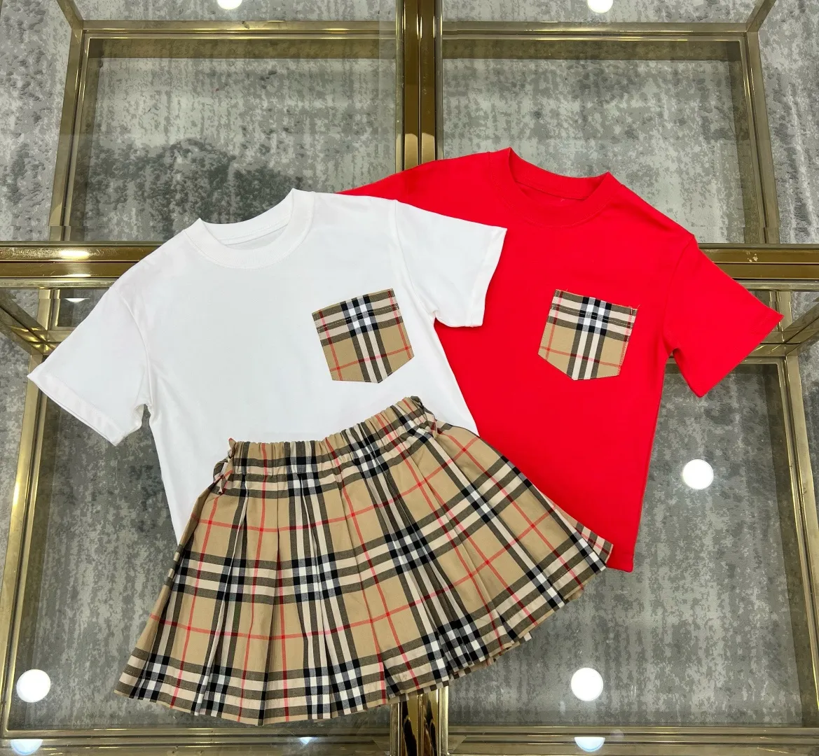 【110-160cm】動きやすい印象 リラックス感 デイリーコーデ カジュアル 二色選べる 半袖 Tシャツ