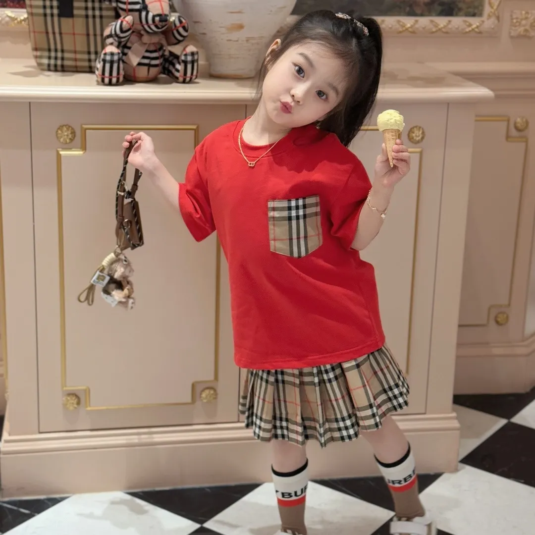 【110-160cm】動きやすい印象 リラックス感 デイリーコーデ カジュアル 二色選べる 半袖 Tシャツ