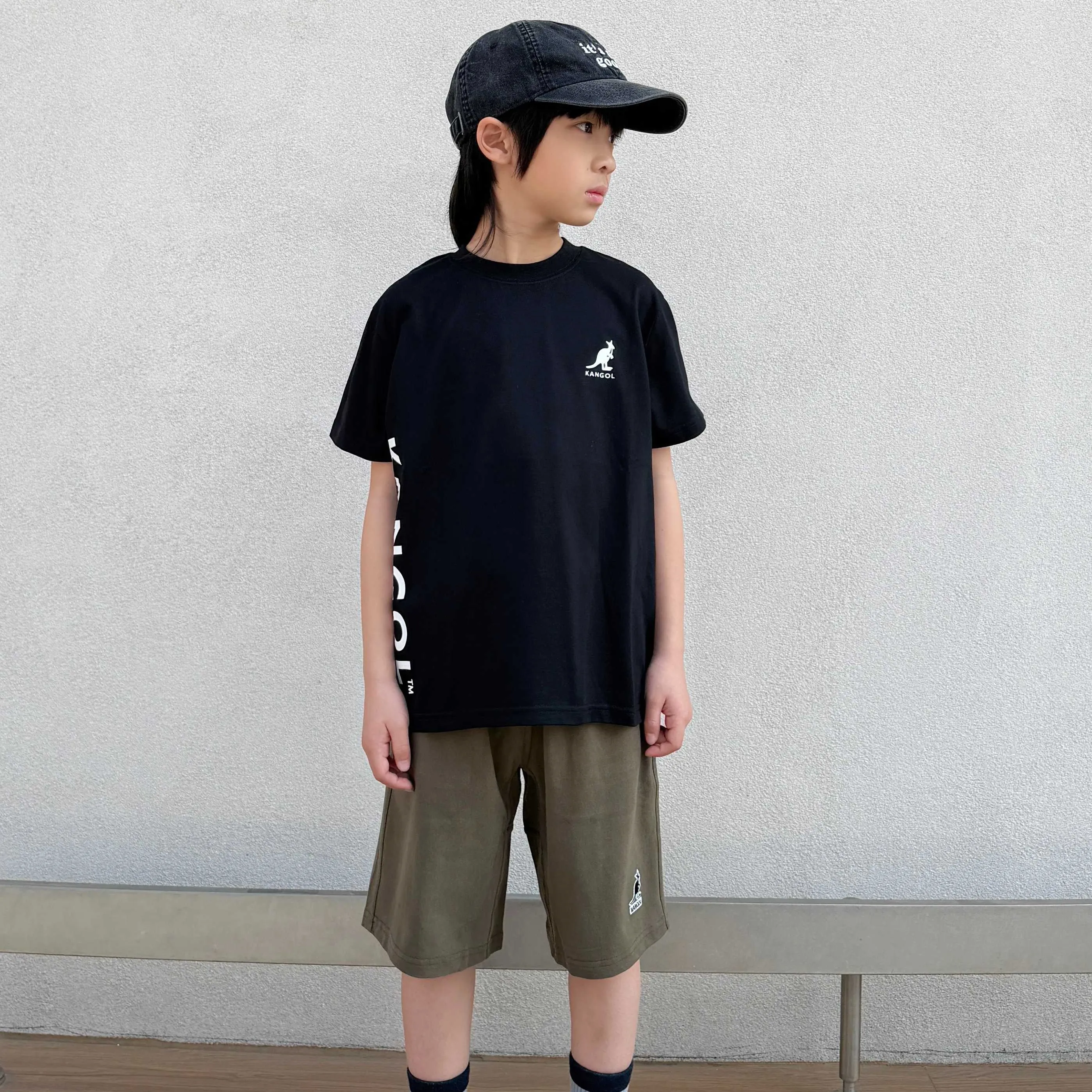 【90-160cm】リラックス感 着るだけでおしゃれ 今っぽい カジュアル 二色選べる 合わせやすい 半袖 Tシャツ